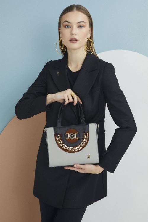 Siyah Zincir Detaylı Gri El Çantası