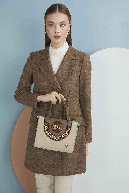 Siyah Zincir Detaylı Koyu Bej El ve Omuz Çantası